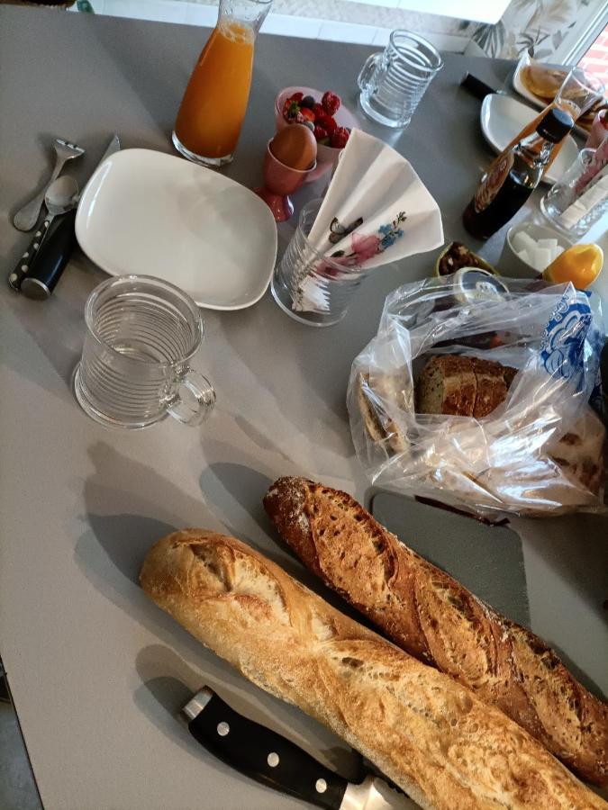 Les Bichettes Bed & Breakfast Mortagne-sur-Sevre ภายนอก รูปภาพ